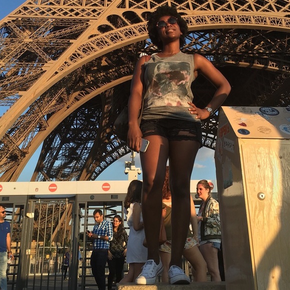 Distressed denim - Picture 2 of 4